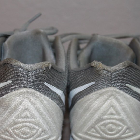 Nike Boys Kyrie 5 Wolf AQ2456-099 Grey Lime Blast Basketball Sneakers Size 6 Y - Picture 10 of 12